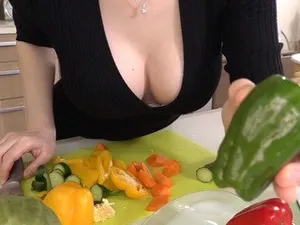 Má vắt kiệt “tinh” cậu con trai tự kỷ chỉ vì ông xã bỏ bê