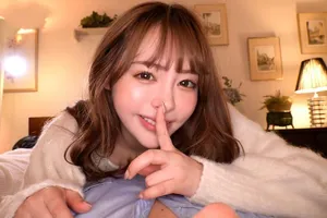 [Laoma tìm hoa] Đêm khuya, tôi đến thăm một cô gái xinh đẹp, mặc quần short denim, chạm và nhào nặn ngực nhau, nâng chân cô ấy lên và quan hệ tình dục